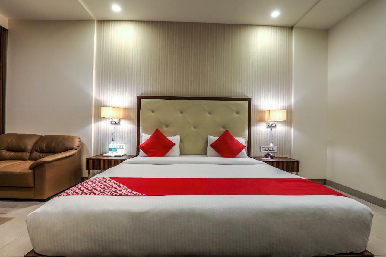 Capital O 1251 Hotel Suprabha Warangal Luaran gambar