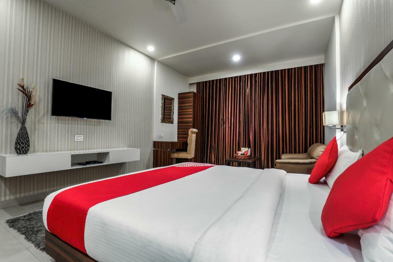 Capital O 1251 Hotel Suprabha Warangal Luaran gambar