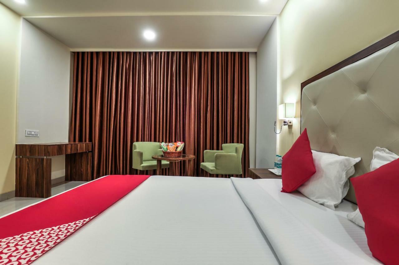 Capital O 1251 Hotel Suprabha Warangal Luaran gambar